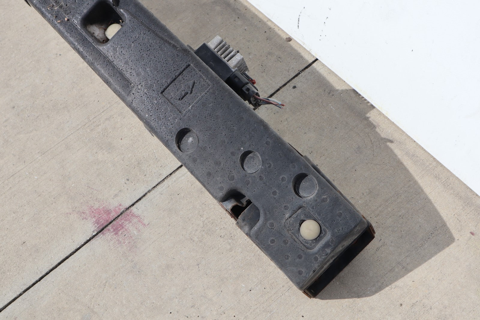 2001-2006 CHRYSLER TOWN & COUNTRY FRONT BUMPER REINFORCEMENT OEM