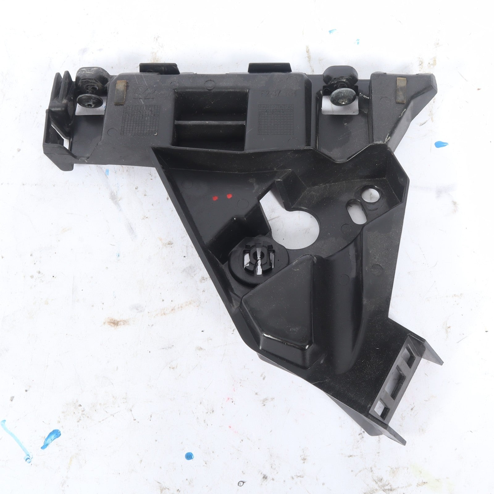 2016-2019 BUICK CASCADA FRONT BUMPER BRACKET RIGHT OEM 13350885