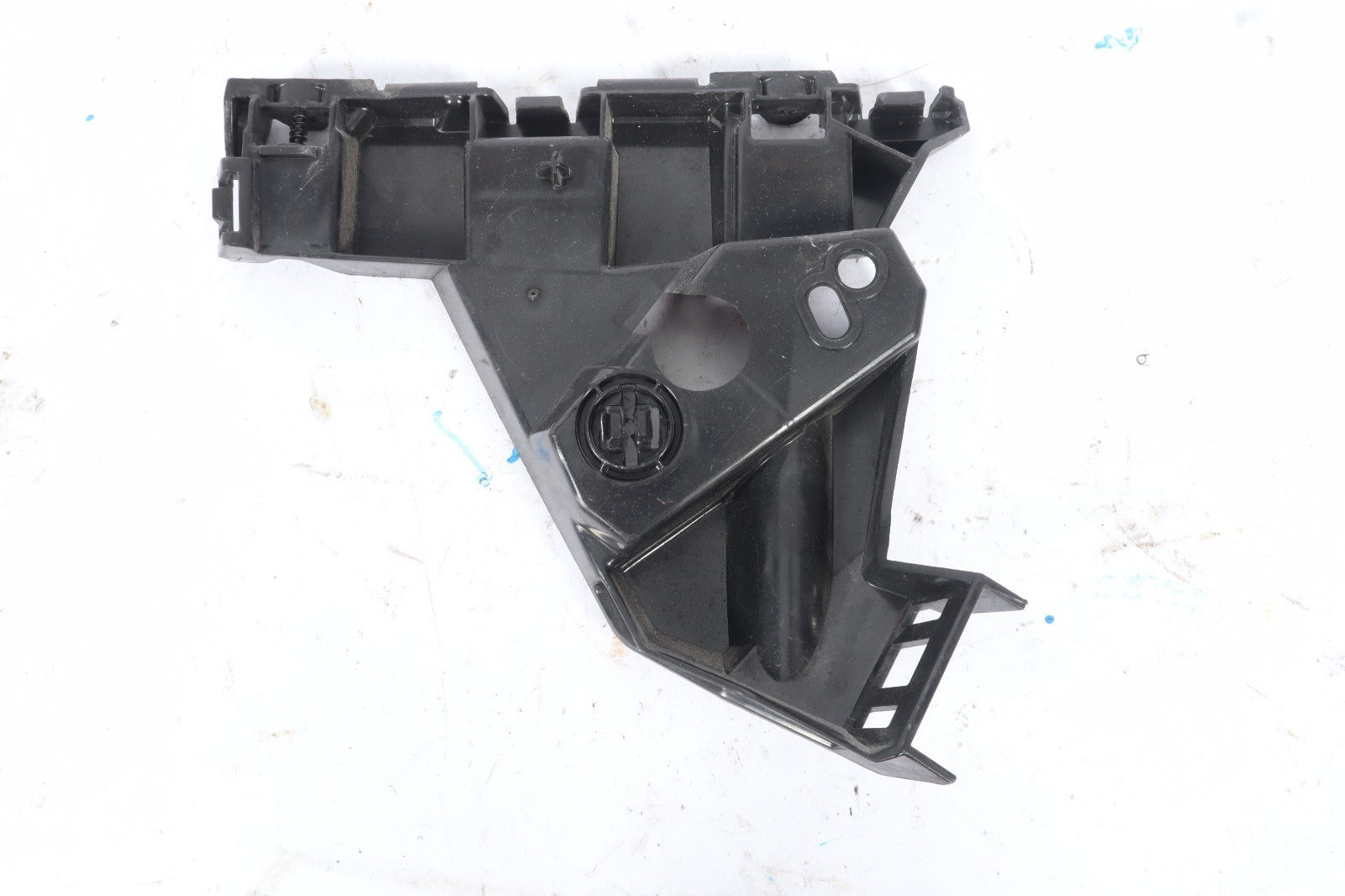 2016–2019 BUICK CASCADA FRONT BUMPER LEFT BRACKET OEM 13350884