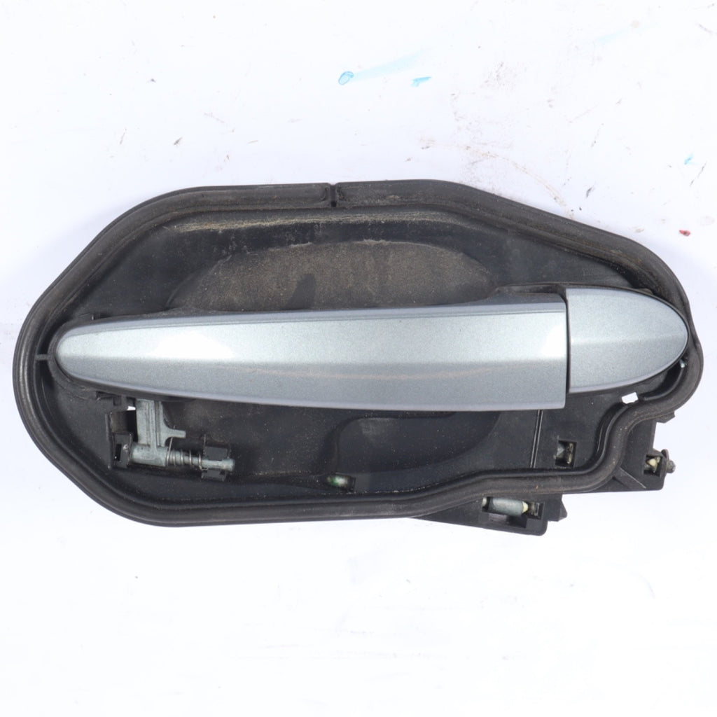 2004-2010 BMW X3 REAR RIGHT EXTERIOR DOOR HANDLE BRACET 3330984