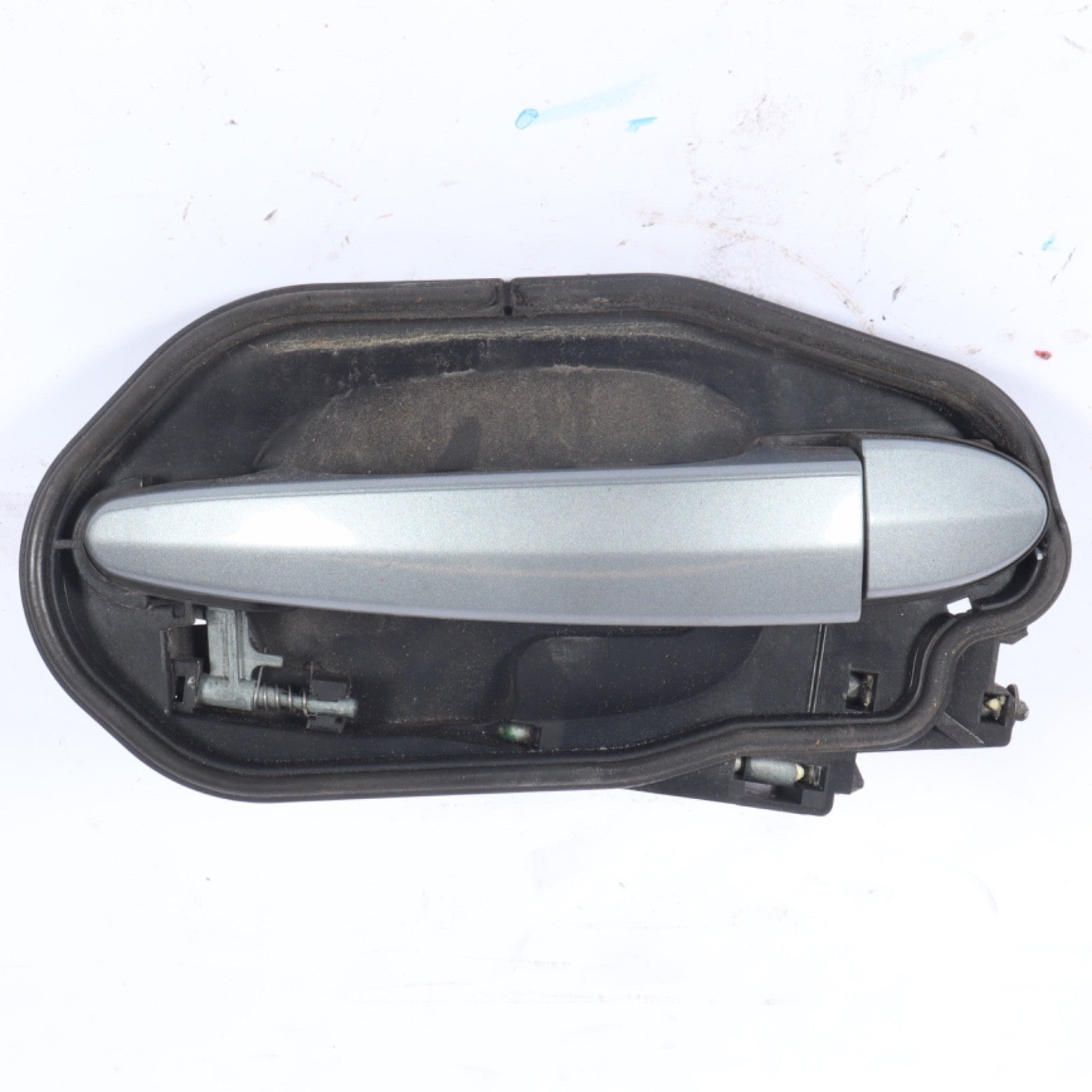 2004-2010 BMW X3 REAR RIGHT EXTERIOR DOOR HANDLE BRACET 3330984