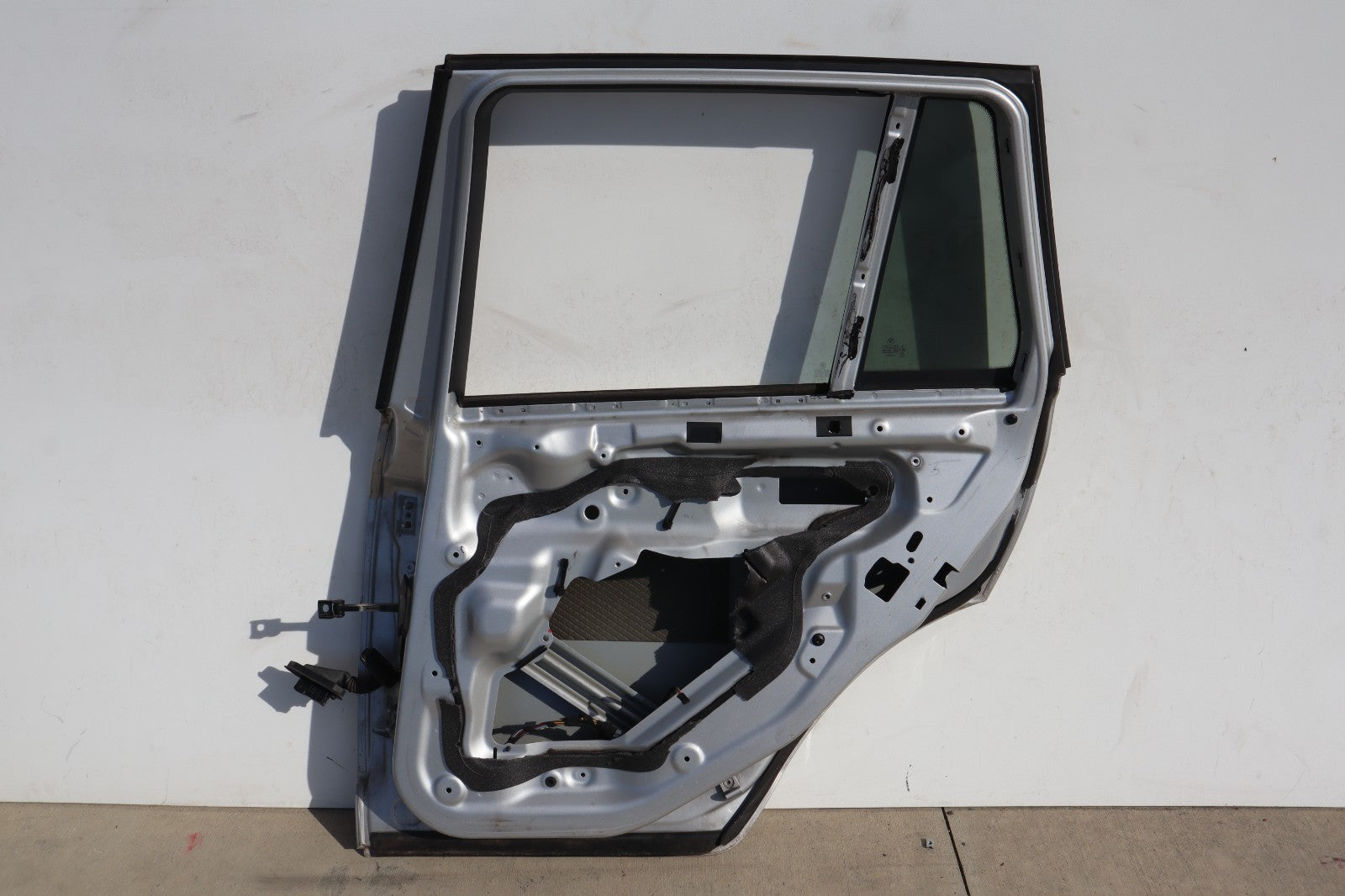 2004-2010 BMW X3 E83 REAR RIGHT SIDE DOOR SHELL OEM ONLY PICK UP!!!