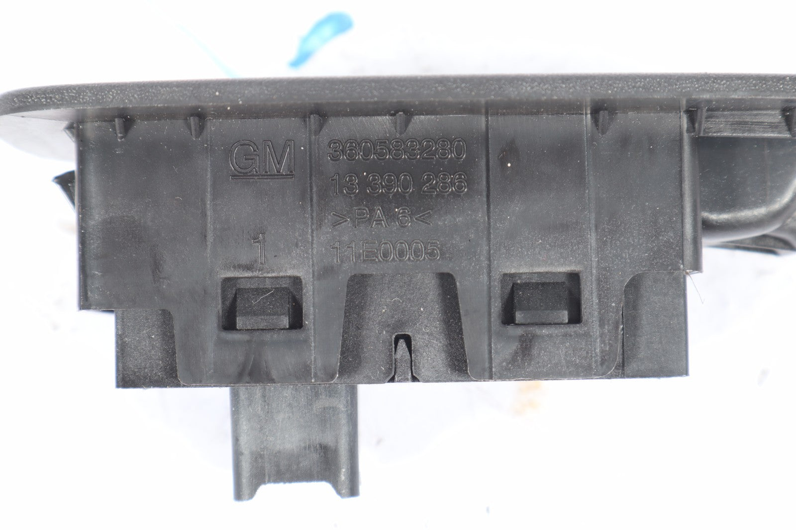 2016-2019 BUICK CASCADA SWITCH REAR LEFT RELEASE HANDLE BEZEL OEM
