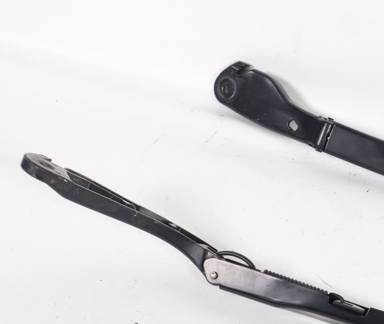 17-24 Alfa Romeo Stelvio Front Right&Left Windshield Wiper Arm Blade Set OEM