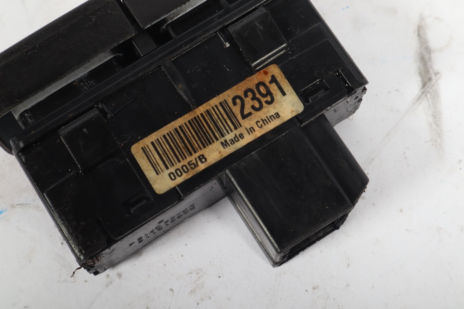 2017 - 2020 CHEVROLET SONIC TRUNK SWITCH BUTTONS OEM