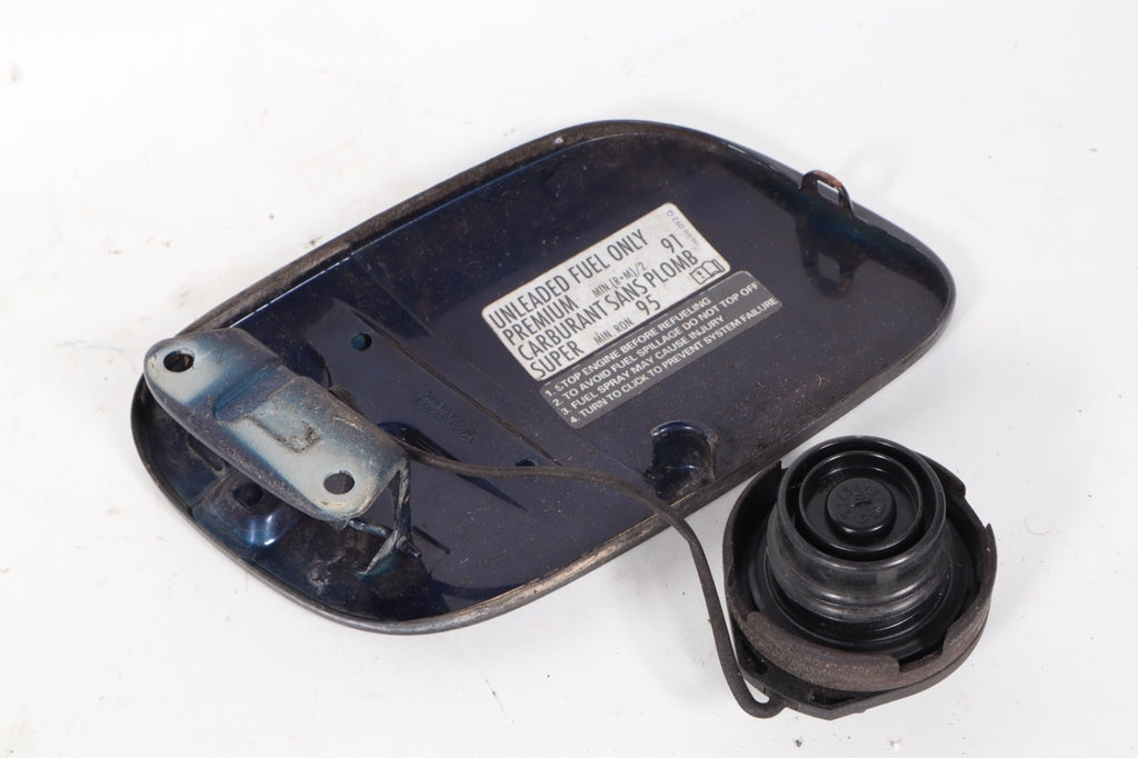 2003-2006 PORSCHE CAYENNE - GAS / FUEL Filler DOOR 95550413301