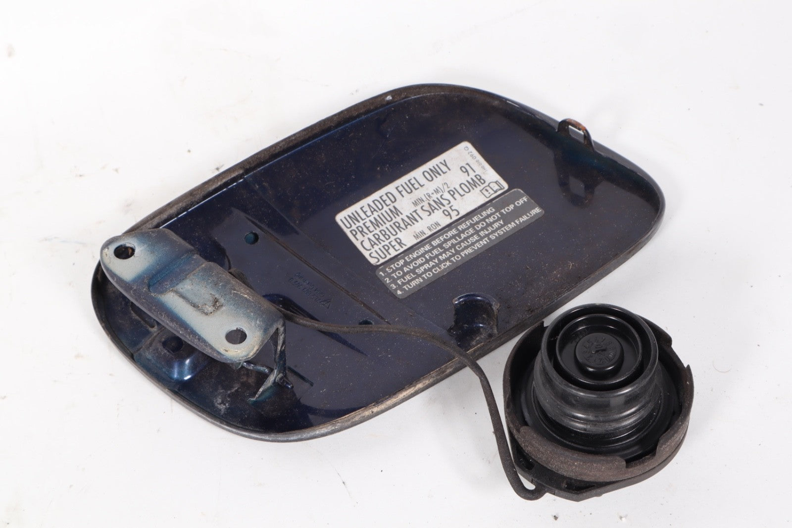 2003-2006 PORSCHE CAYENNE - GAS / FUEL Filler DOOR 95550413301