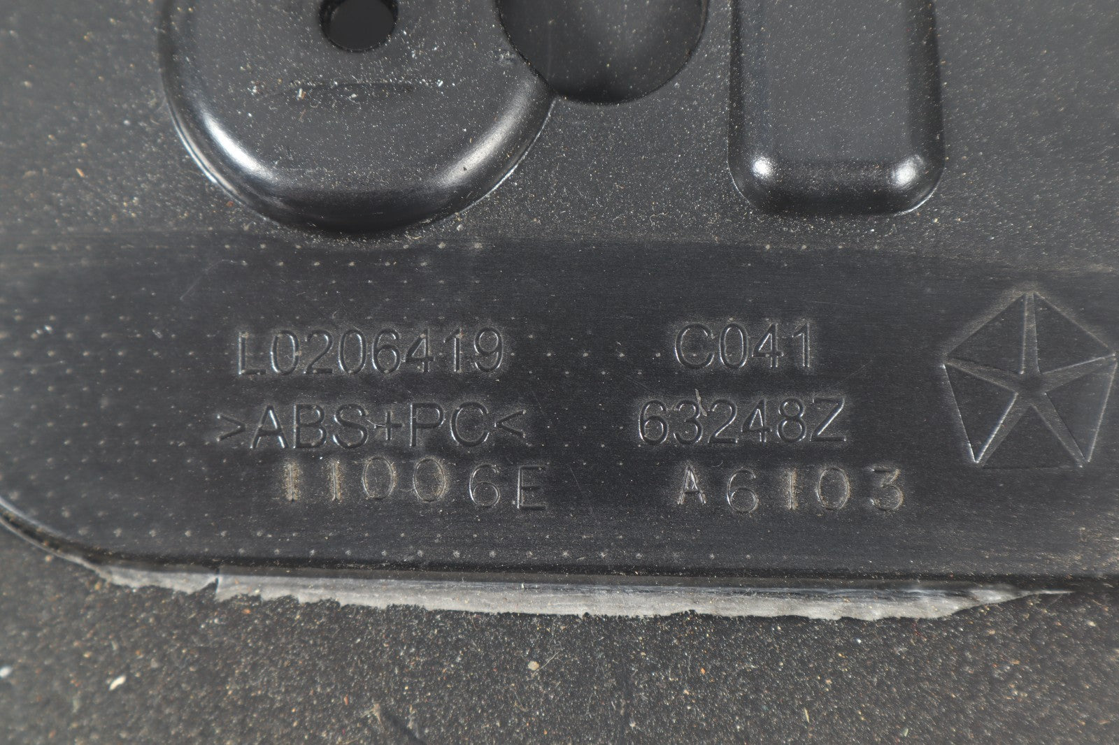2011-2017 DODGE GRAND CARAVAN UPPER GLOVE BOX COMPARTMENT L0206419 OEM