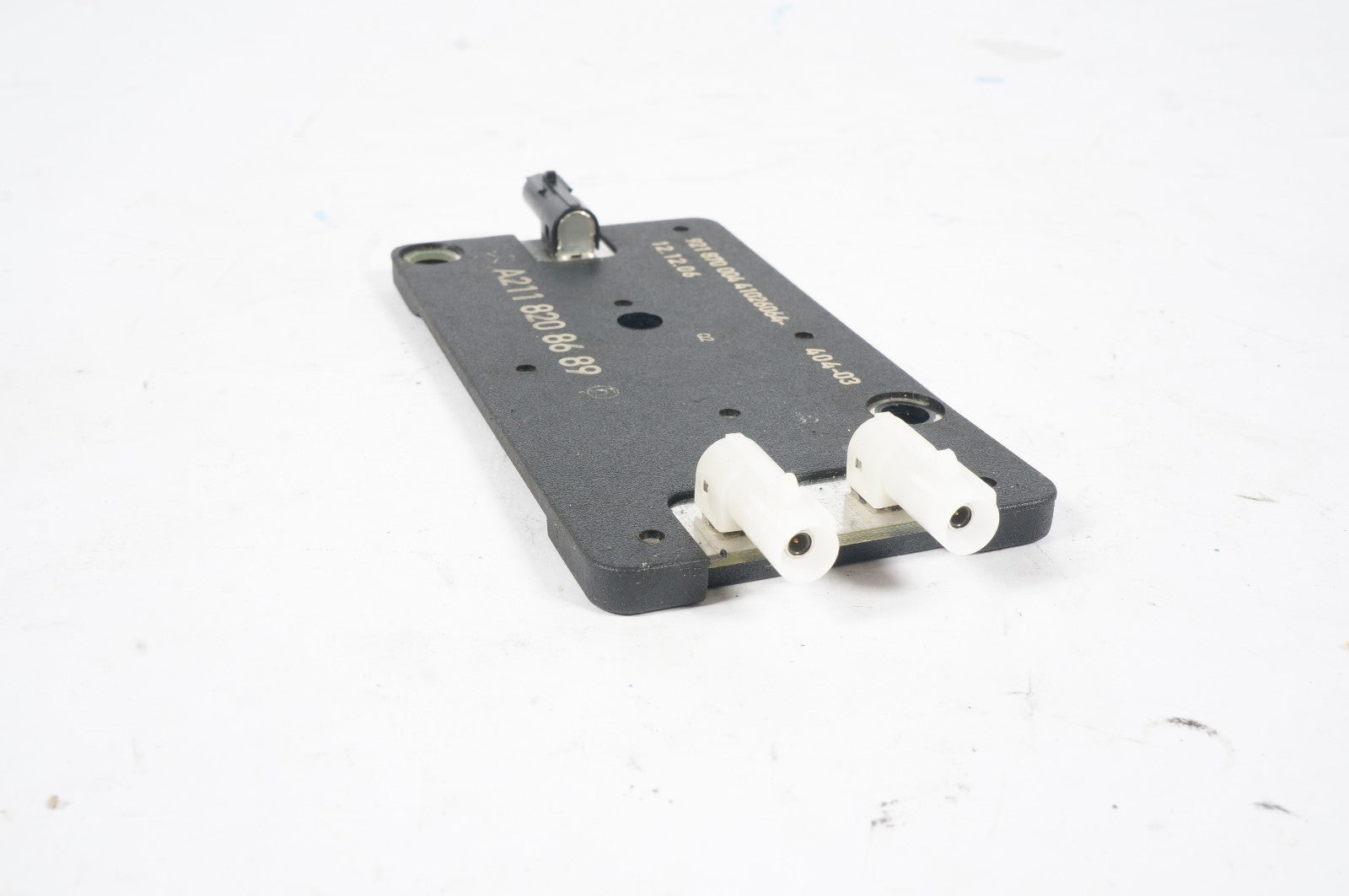 03-11 Mercedes W209 CLK55 AMG CLS550 Antenna Amplifier Booster 2118208689 OEM