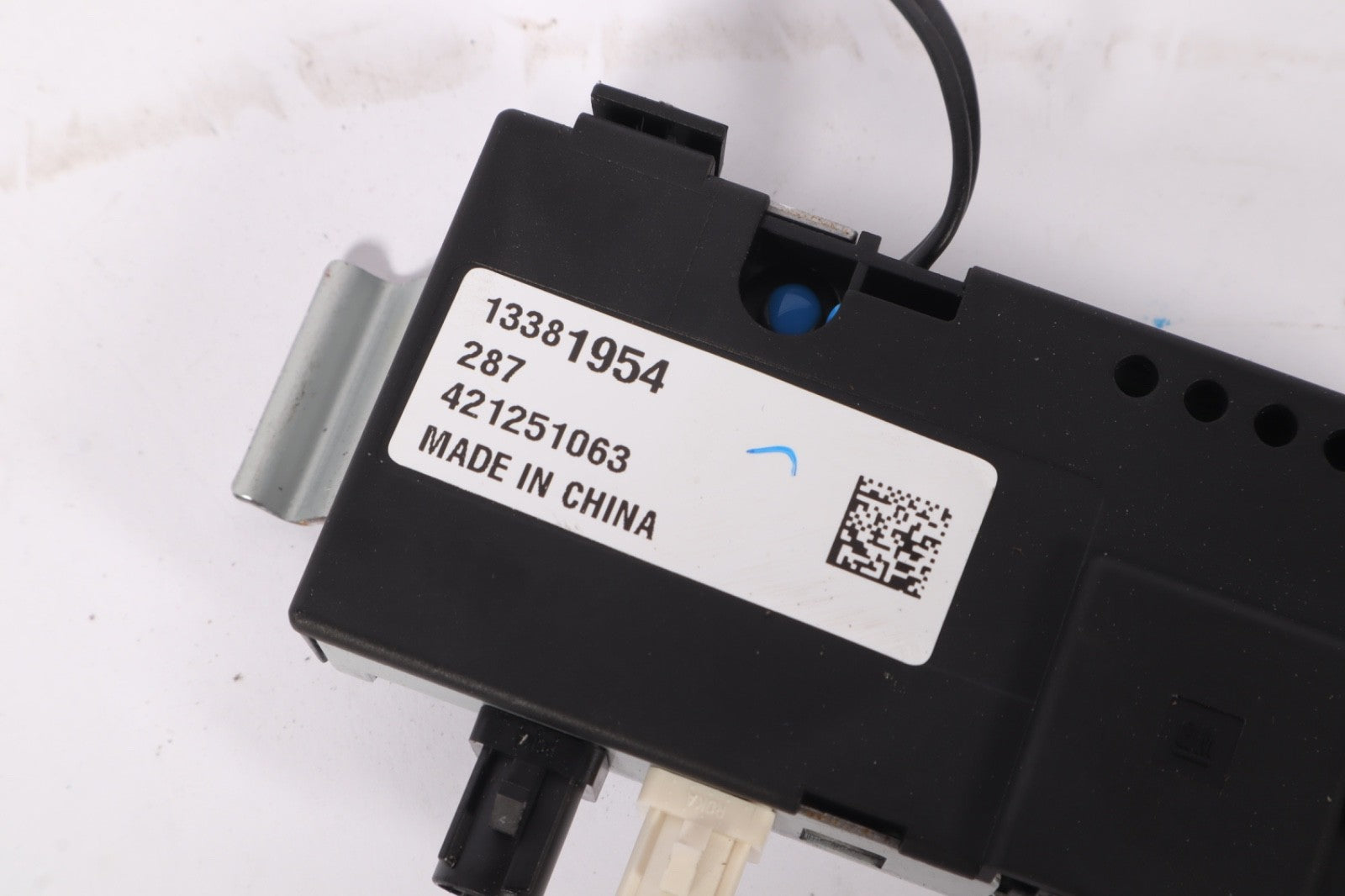 2016-2019 Buick Cascada Radio Antenna Amplifier Control Module OEM 13381954