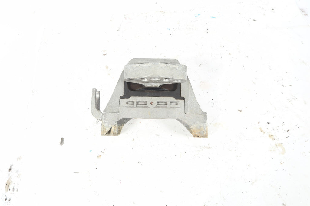 2016–2019 BUICK CASCADA FRONT LEFT ENGINE MOUNT BRACKET OEM