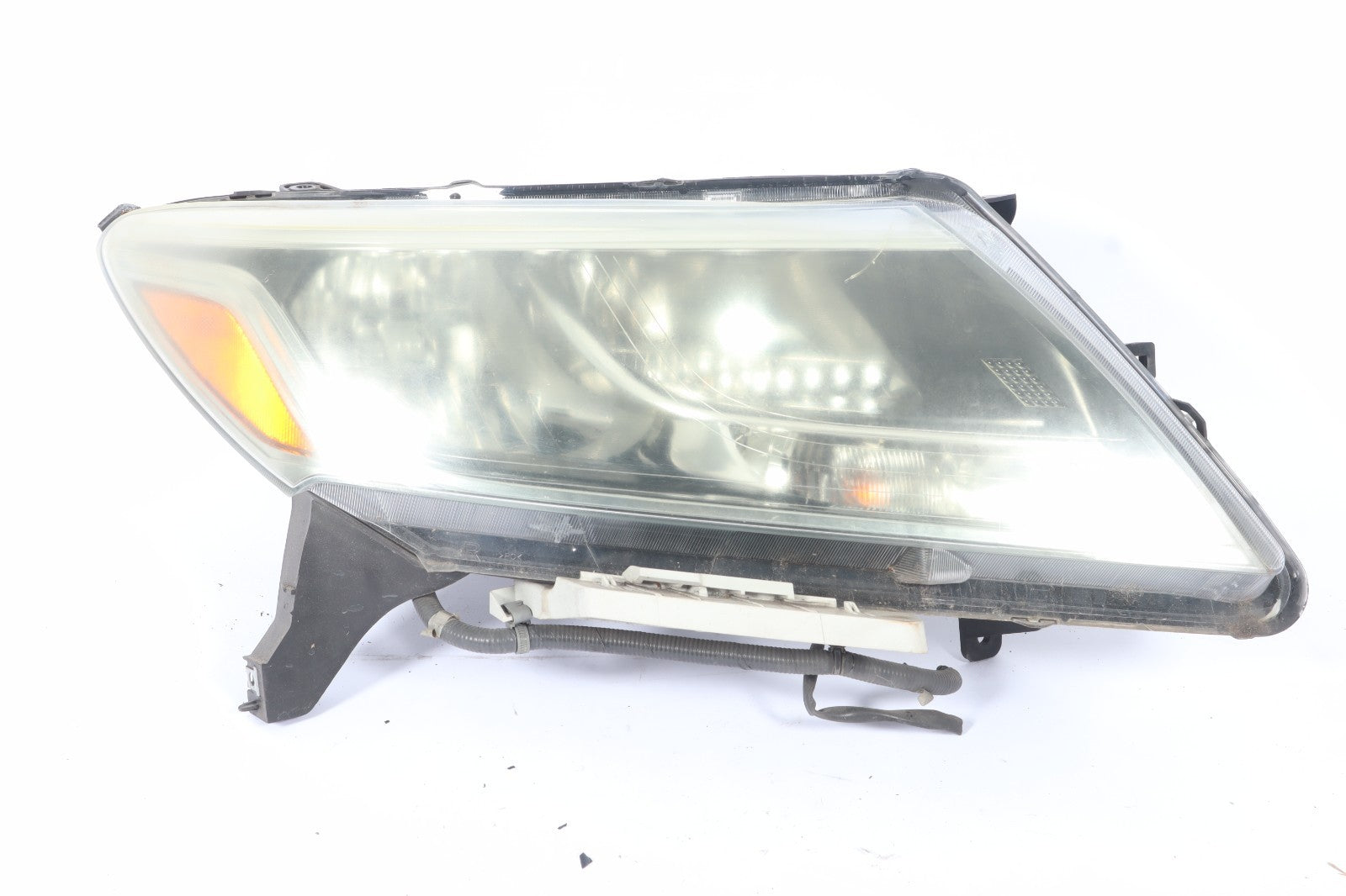 2013–2016 NISSAN PATHFINDER RIGHT PASSENGER HEADLIGHT OEM