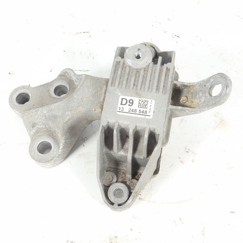 2016–2019 BUICK CASCADA FRONT LEFT ENGINE MOUNT BRACKET OEM 13248548
