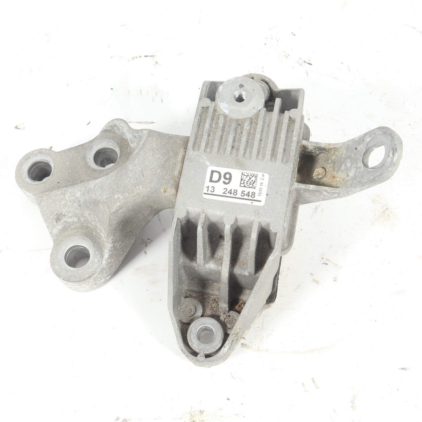 2016–2019 BUICK CASCADA FRONT LEFT ENGINE MOUNT BRACKET OEM 13248548