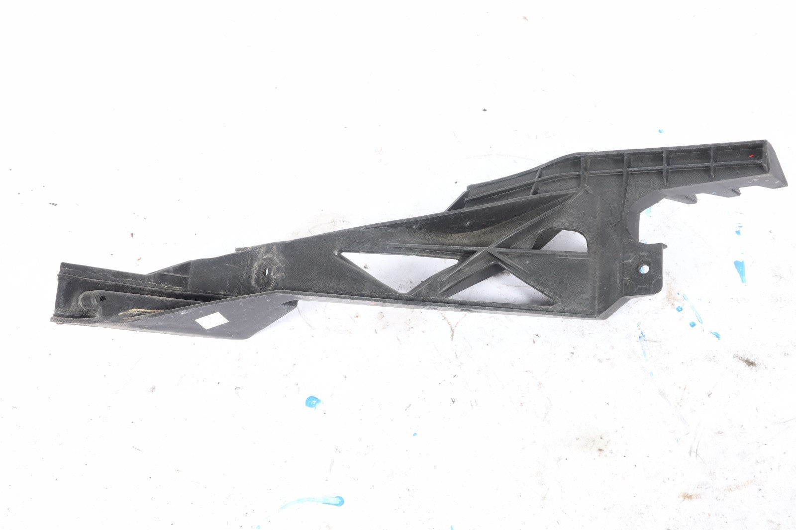2011-2020 DODGE GRAND CARAVAN FRONT LEFT DRIVER SIDE FENDER BRACKET SUPPORT OEM