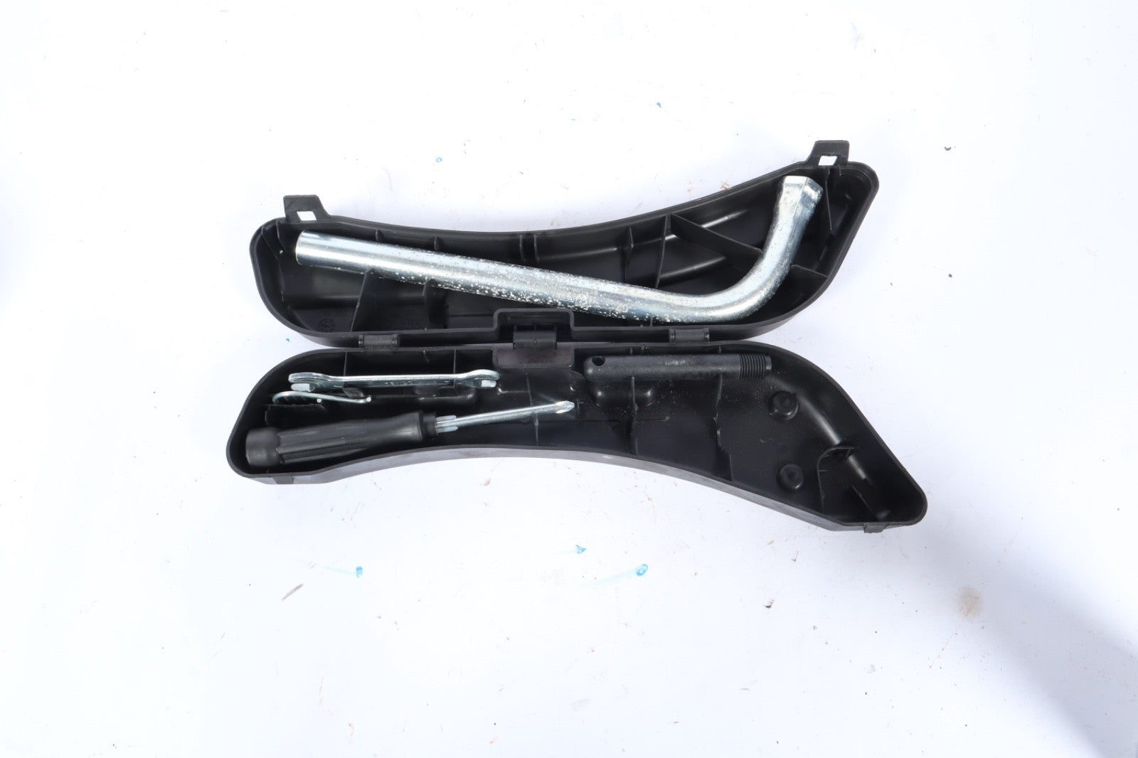 2005-2008 AUDI  A4 CONVERTIBLE EMERGENCY TIRE TOOL KIT OEM 8E0012111