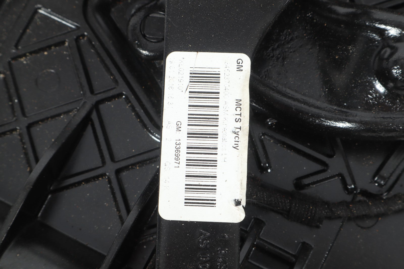 2016-2019 BUICK CASCADA LEFT CONVERTIBLE TOP LIFT HINGE OEM 13369971