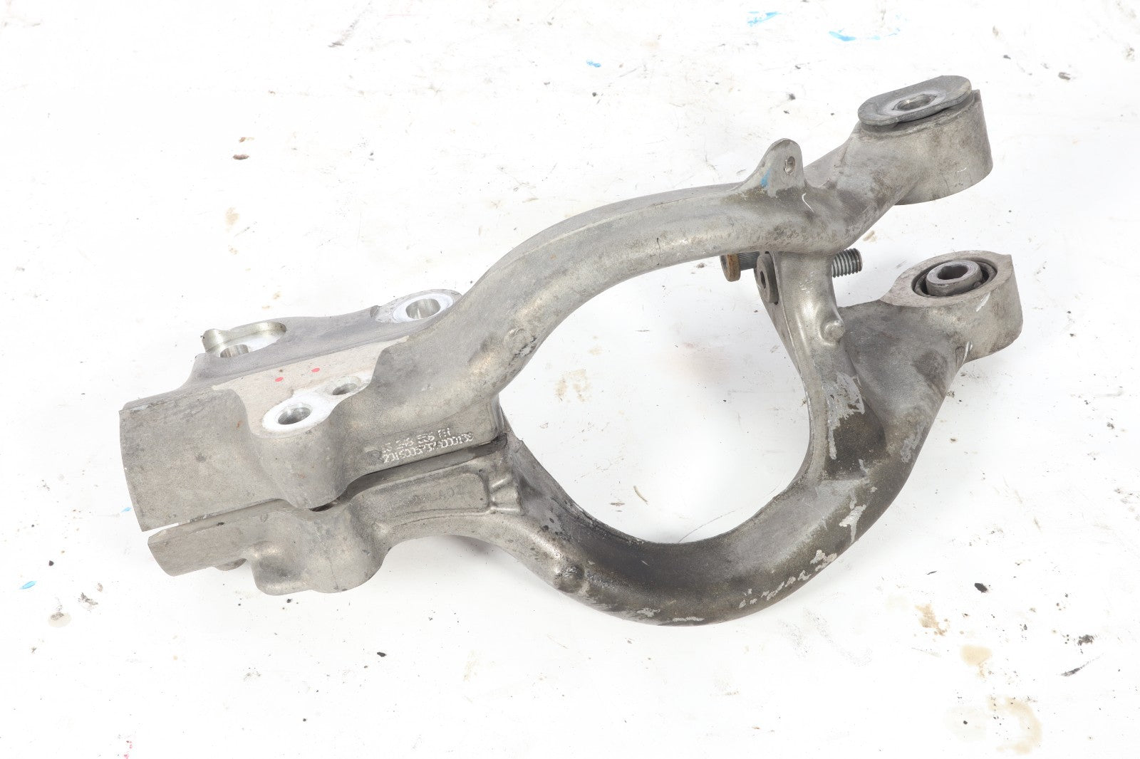 2016-2019 BUICK CASCADA FRONT RIGHT SPINDLE KNUCKLE OEM