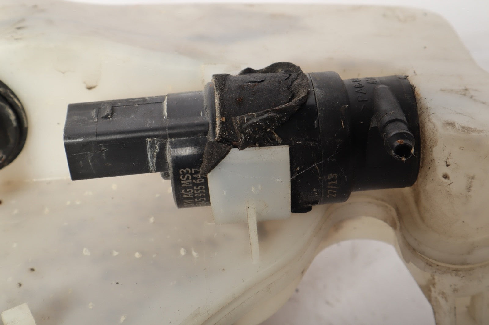 2012-2018 AUDI A7 FRONT WINDSHIELD WIPER WATER WASHER RESERVOIR BOTTLE TANK OEM