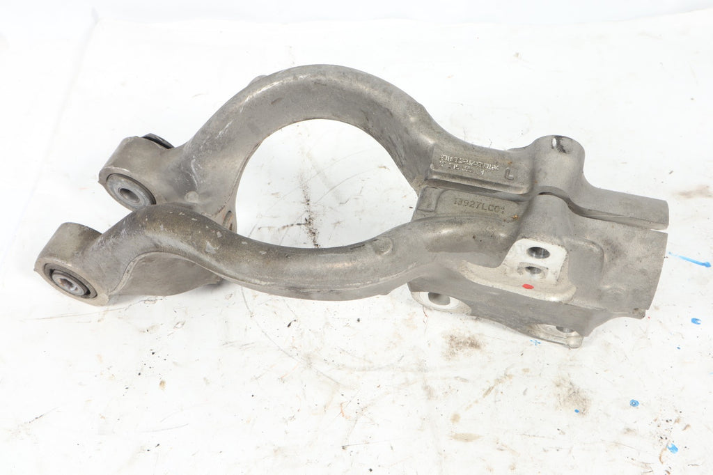 2016-2019 BUICK CASCADA FRONT LEFT SPINDLE KNUCKLE HUB OEM