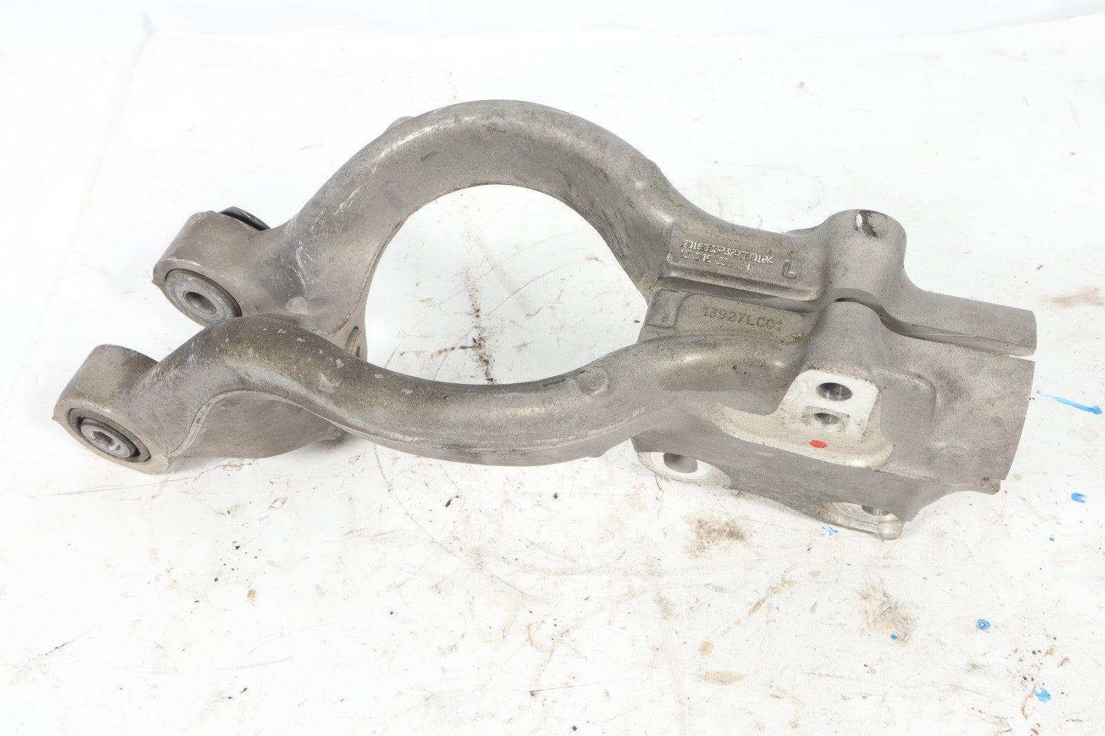 2016-2019 BUICK CASCADA FRONT LEFT SPINDLE KNUCKLE HUB OEM