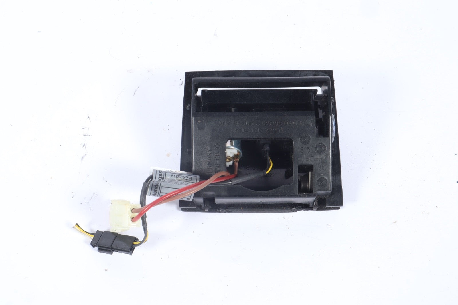 2004 -2010 BMW X3 E83 REAR CENTRE CONSOLE CIGARETTE LIGHER AUX PORT 3428288 OEM