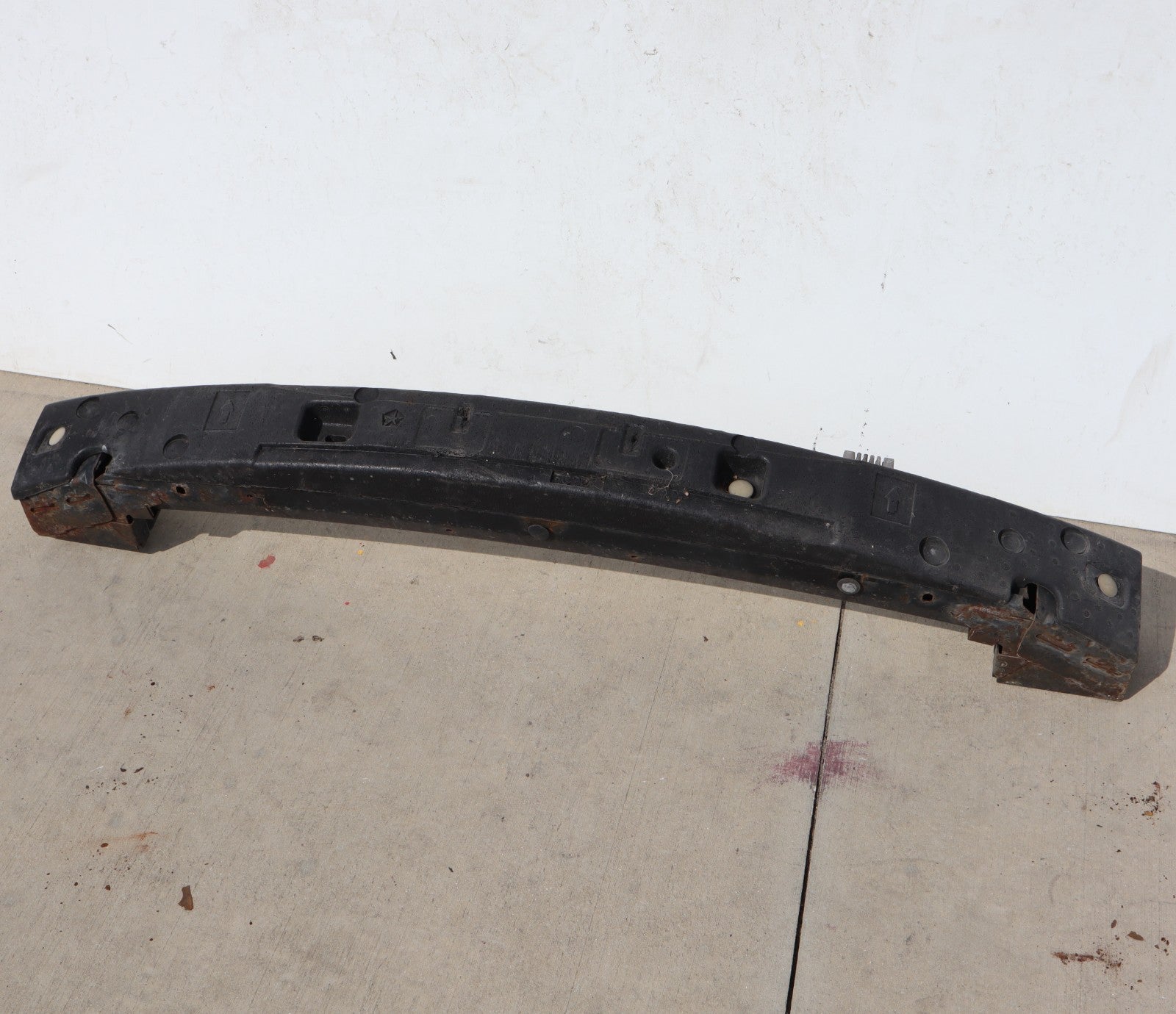 2001-2006 CHRYSLER TOWN & COUNTRY FRONT BUMPER REINFORCEMENT OEM