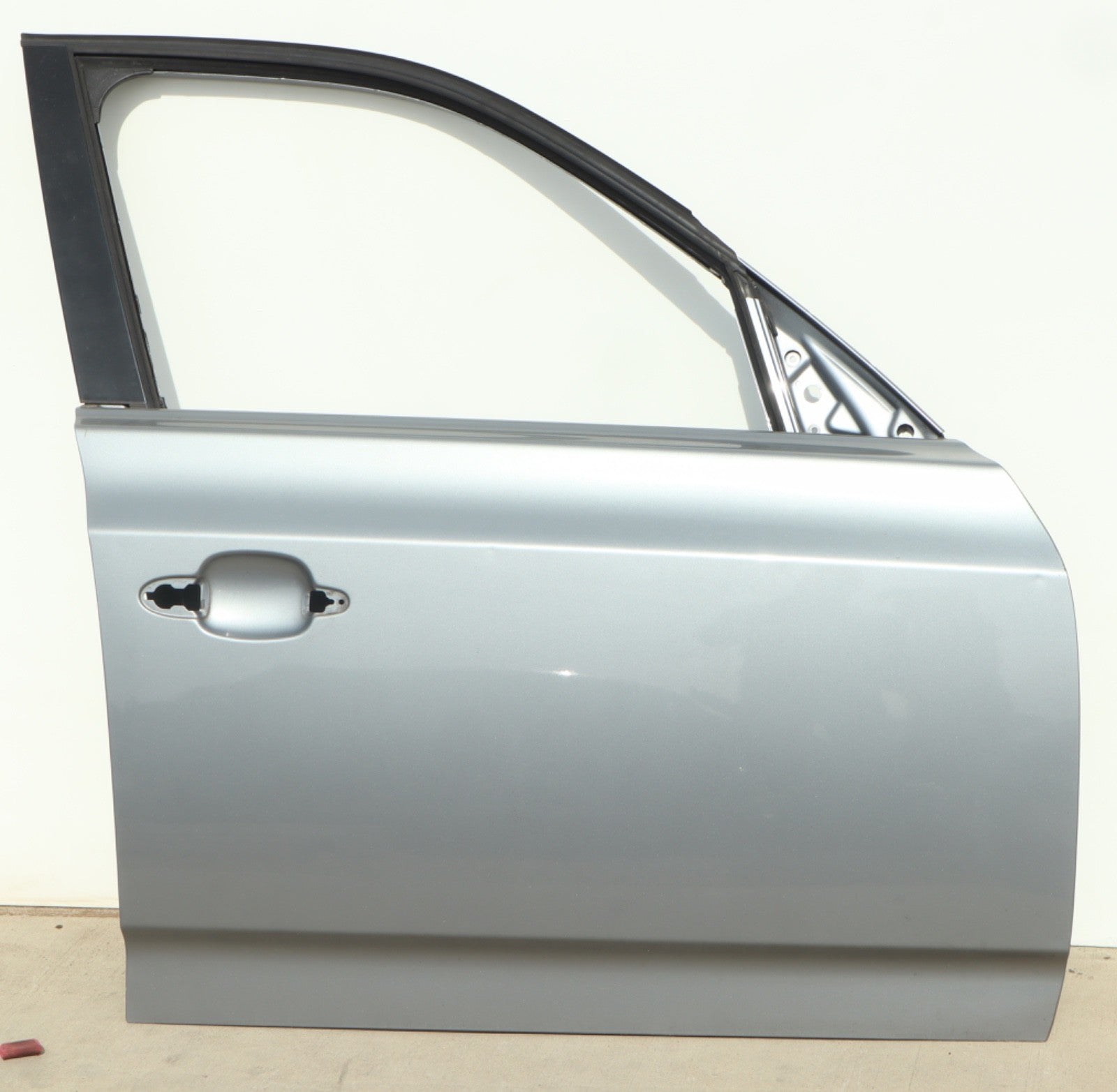 2004-2010 BMW X3 E83 Front Right Driver Side Door Shell  OEM ONLY PICK UP!!!
