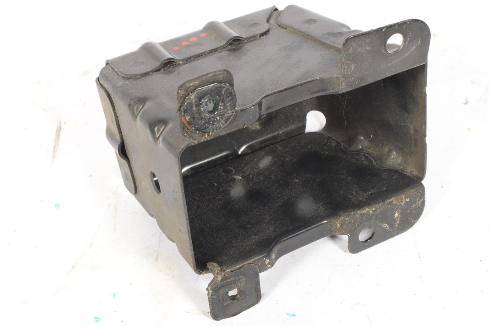 2013-2017 NISSAN LEAF REAR RIGHT REINFORCEMENT BRACKET OEM