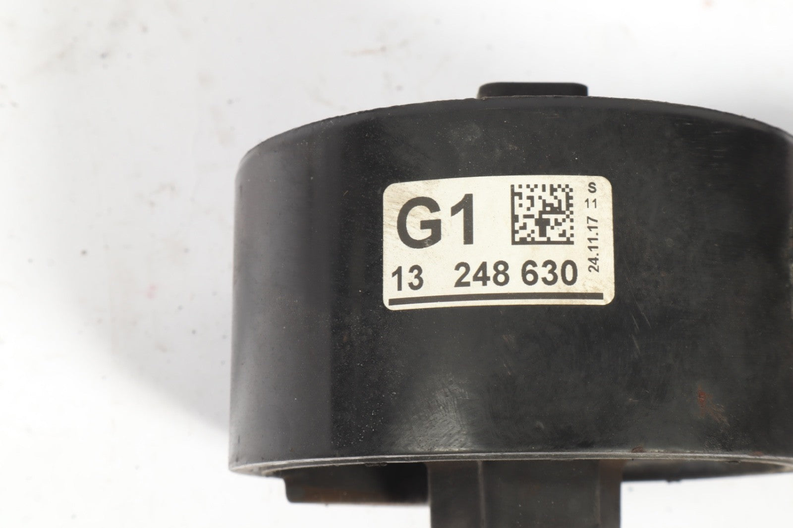 2016–2019 Buick Cascada Rear Automatic Transmission Mount Bracket OEM 13248630