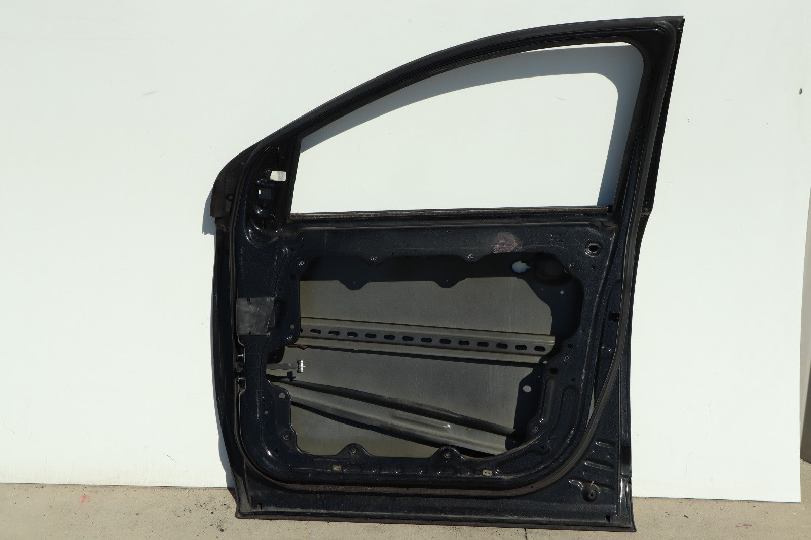 2011 - 2014 FORD EDGE FRONT RIGHT SIDE DOOR SHELL OEM ONLY PICK UP!!!