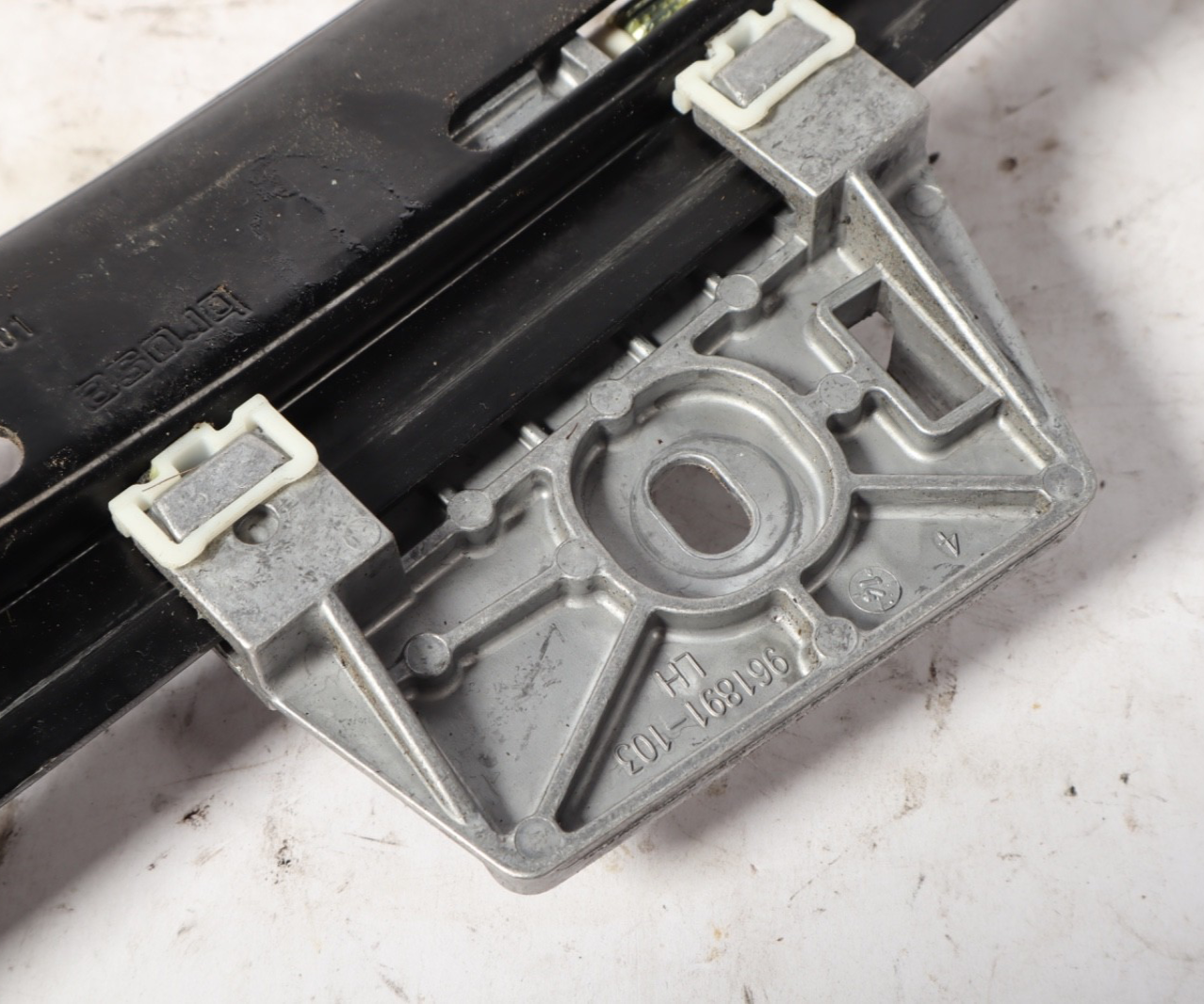 2014 Mercedes W207 E350 Coupe Front Left Door Window Regulator OEM