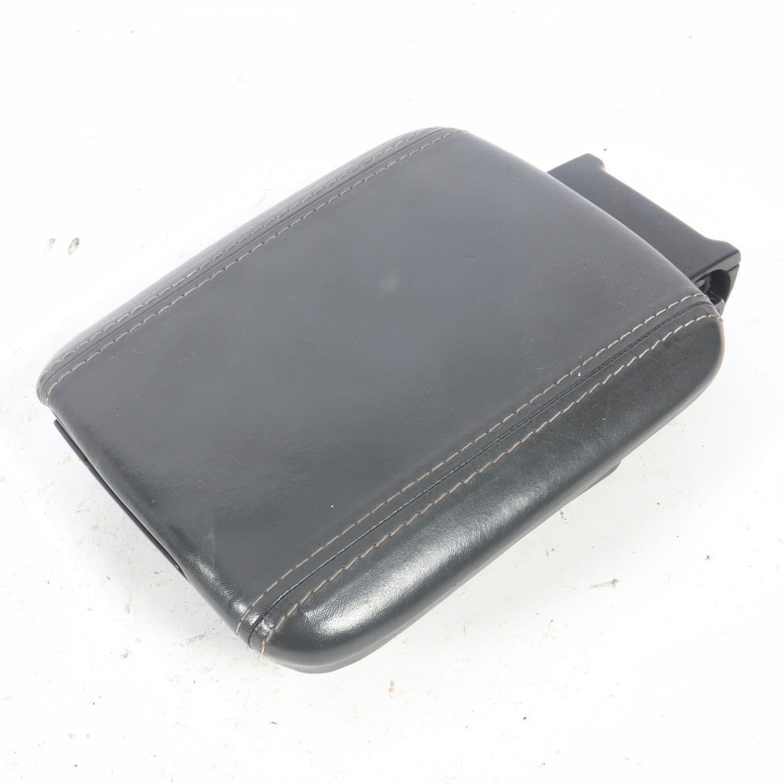 2006-2013 VOLVO C70 CENTER CONSOLE ARMREST ARM REST LID DOOR OEM