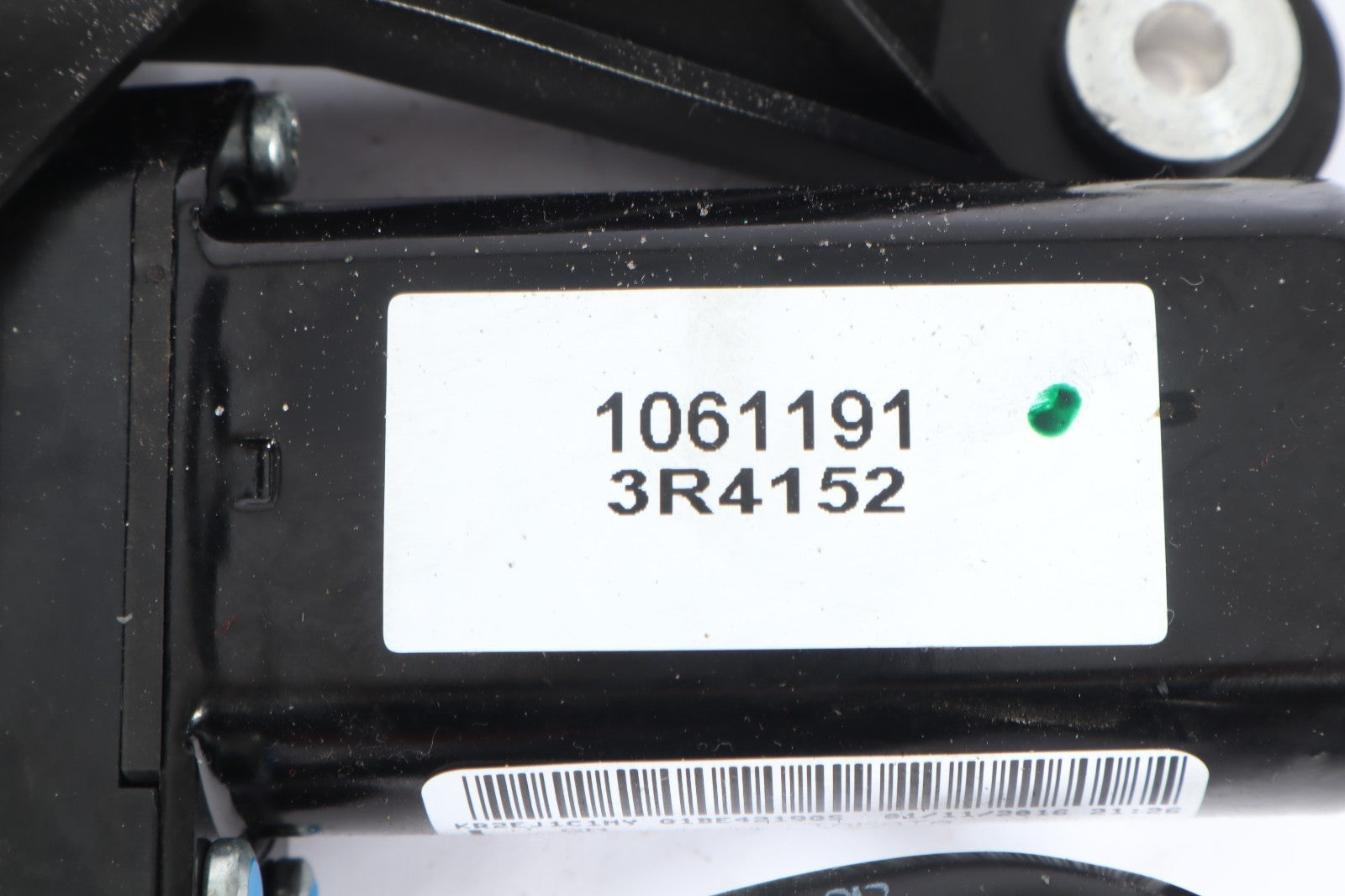 2016-2019 BUICK CASCADA LEFT SEAT BELT ADJUSTER FEEDER OEM 13371579