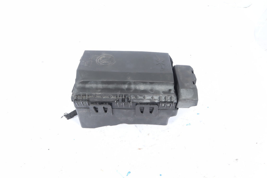 2016-2018 BUICK CASCADA FUSE BOX OEM