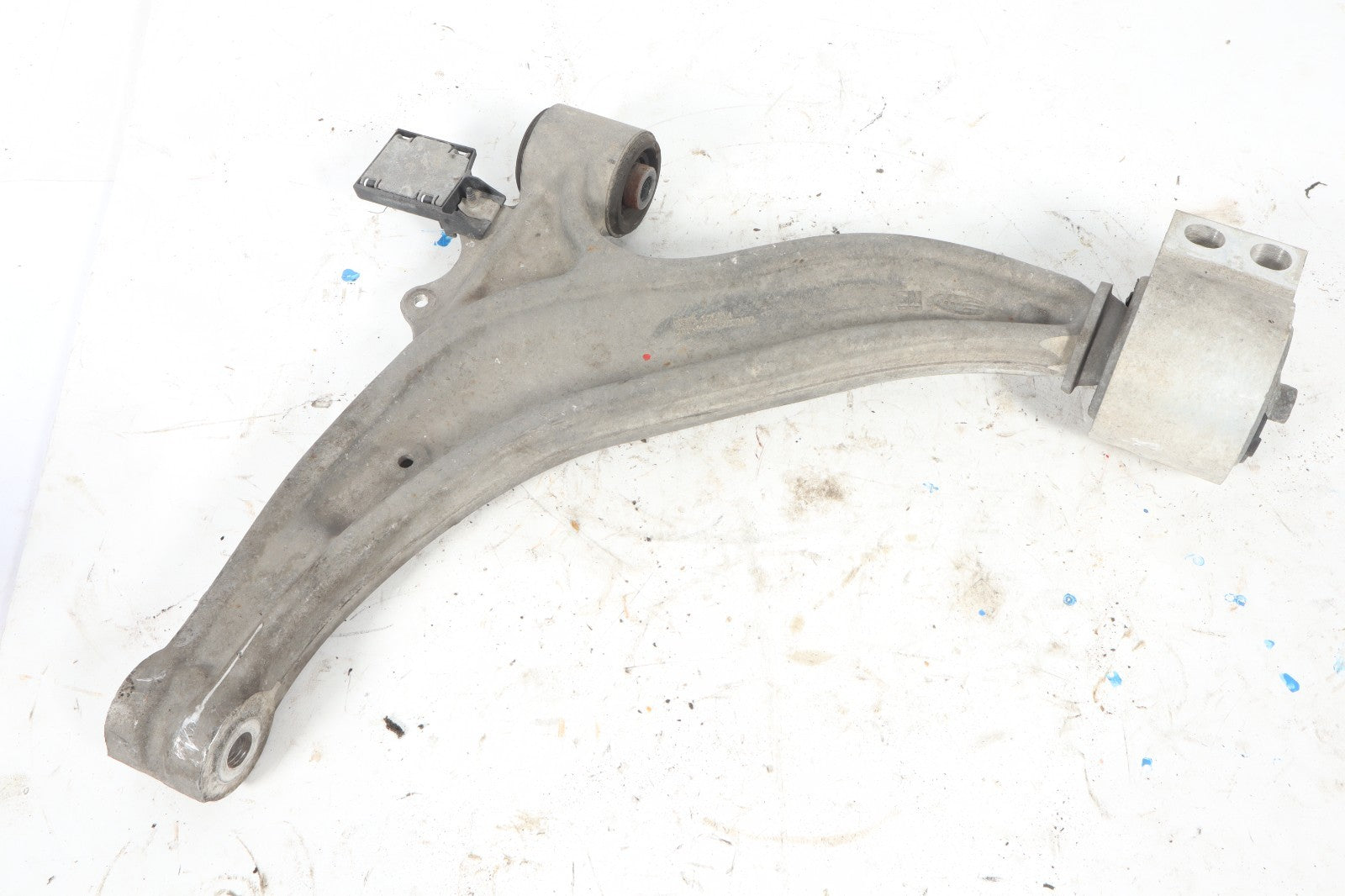 2016-2019 BUICK CASCADA FRONT LEFT LOWER CONTROL ARM OEM 13371818