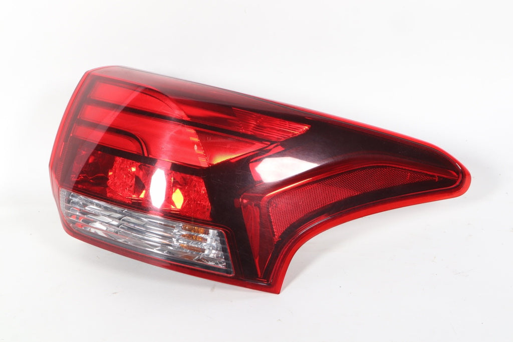 2016-2022 MITSUBISHI OUTLANDER TAIL LIGHT ASSEMBLY RIGHT OEM