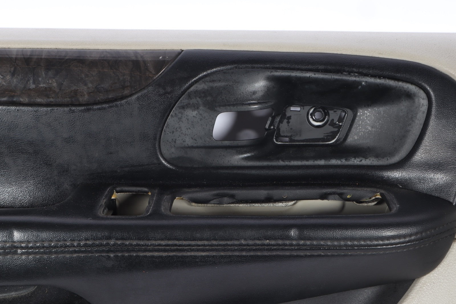 2011-2016 TOWN & COUNTRY / GRAND CARAVAN FRONT RIGHT SIDE DOOR PANEL TRIM OEM