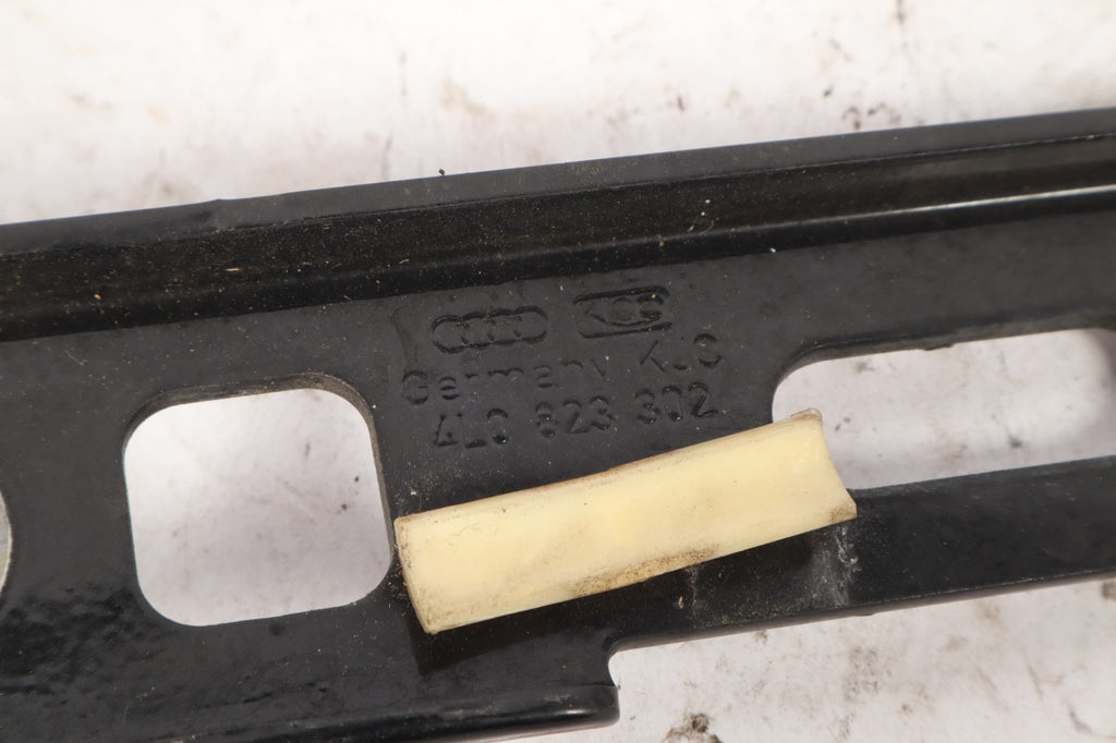 07-15 Audi Q7 Front Right Passenger Side Hood Bonnet Hinge Support 4L0823302 OEM