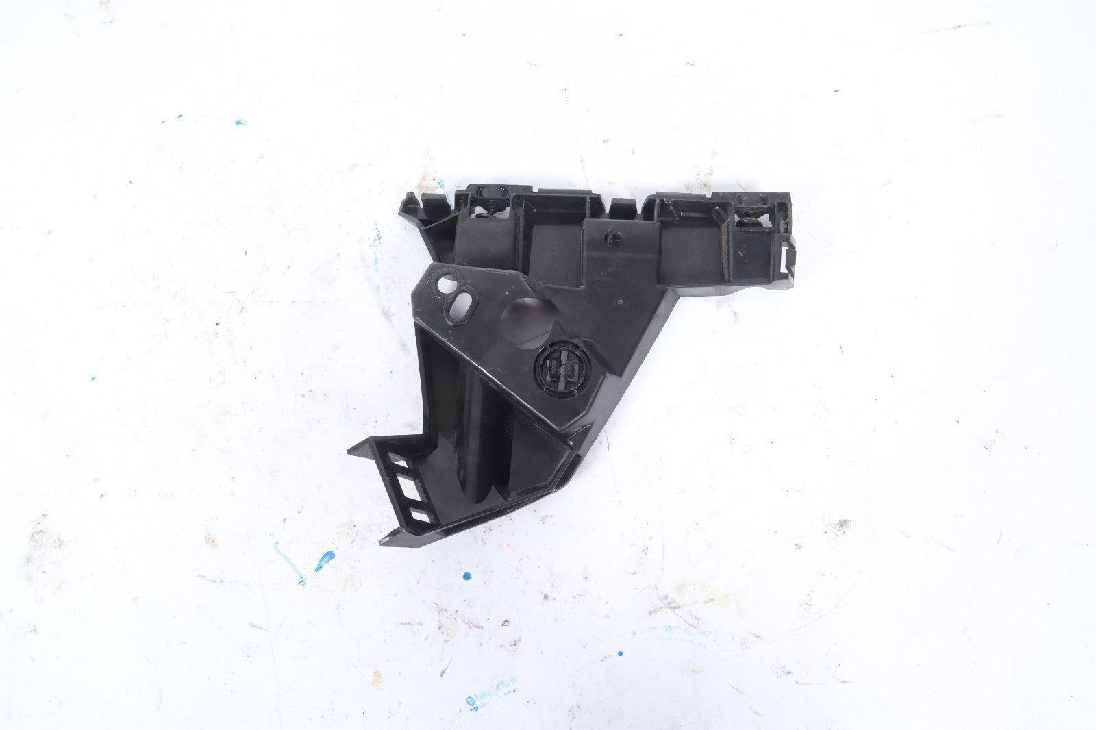 2016-2019 BUICK CASCADA FRONT BUMPER BRACKET RIGHT OEM 13350885