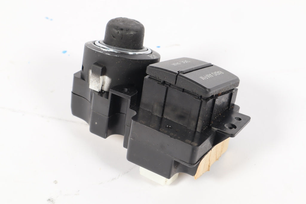 07-11 Armada 07-11 Pathfinder Radio AM FM Disc AUX Volume Switch 28395-ZQ01B OEM