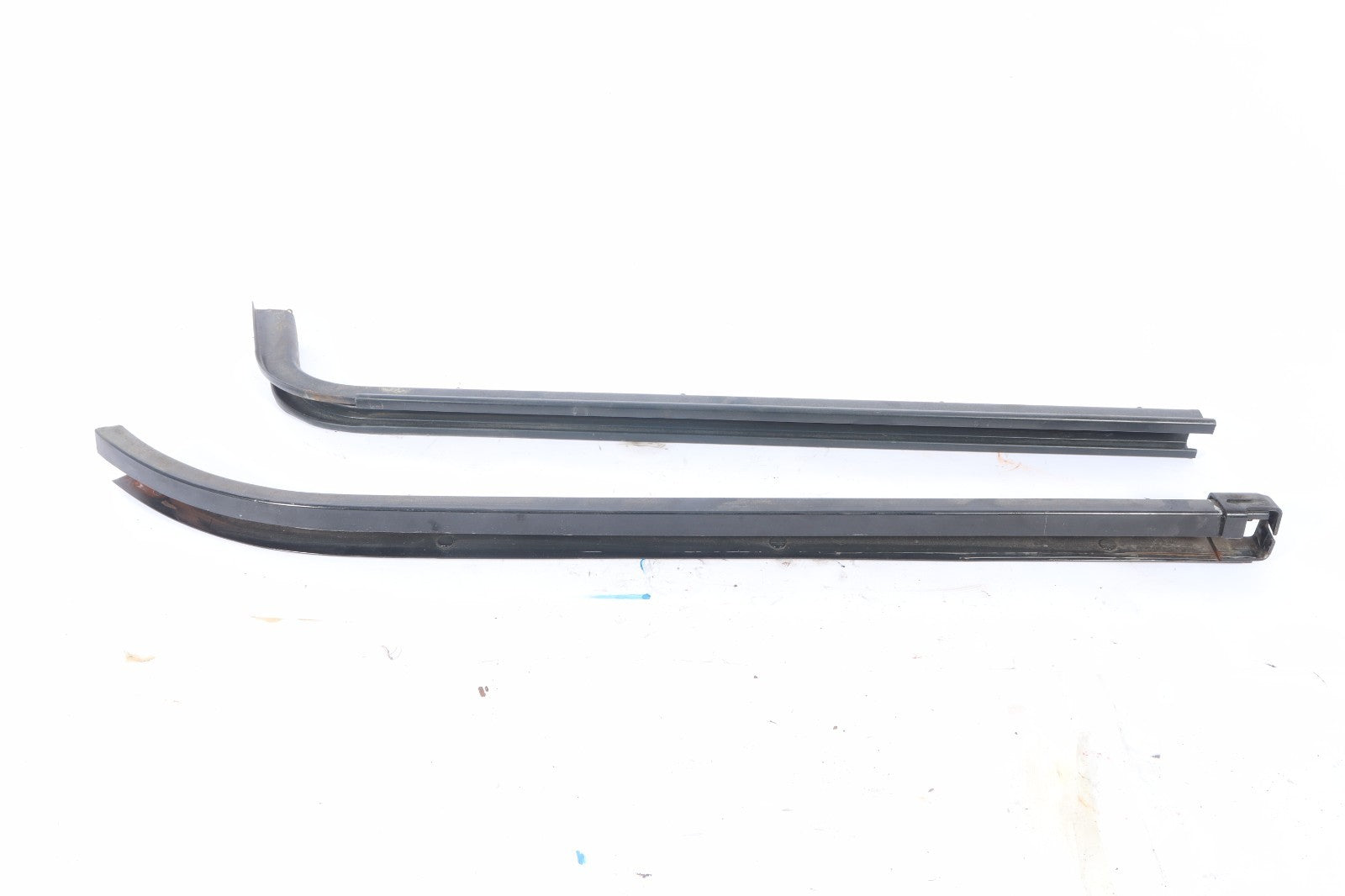 2011-2017 DODGE GRAND CARAVAN RIGHT SIDE SLIDING DOOR RAIL OEM