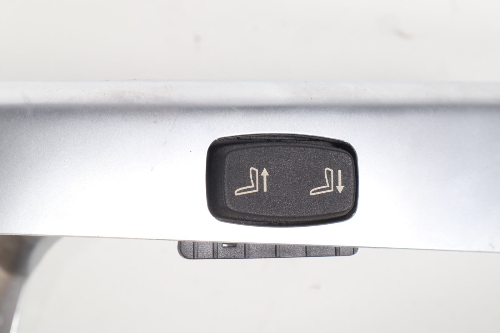 2012-2018 BMW 650I Front Right Passenger Side Seat Belt Guide Trim 52107228306