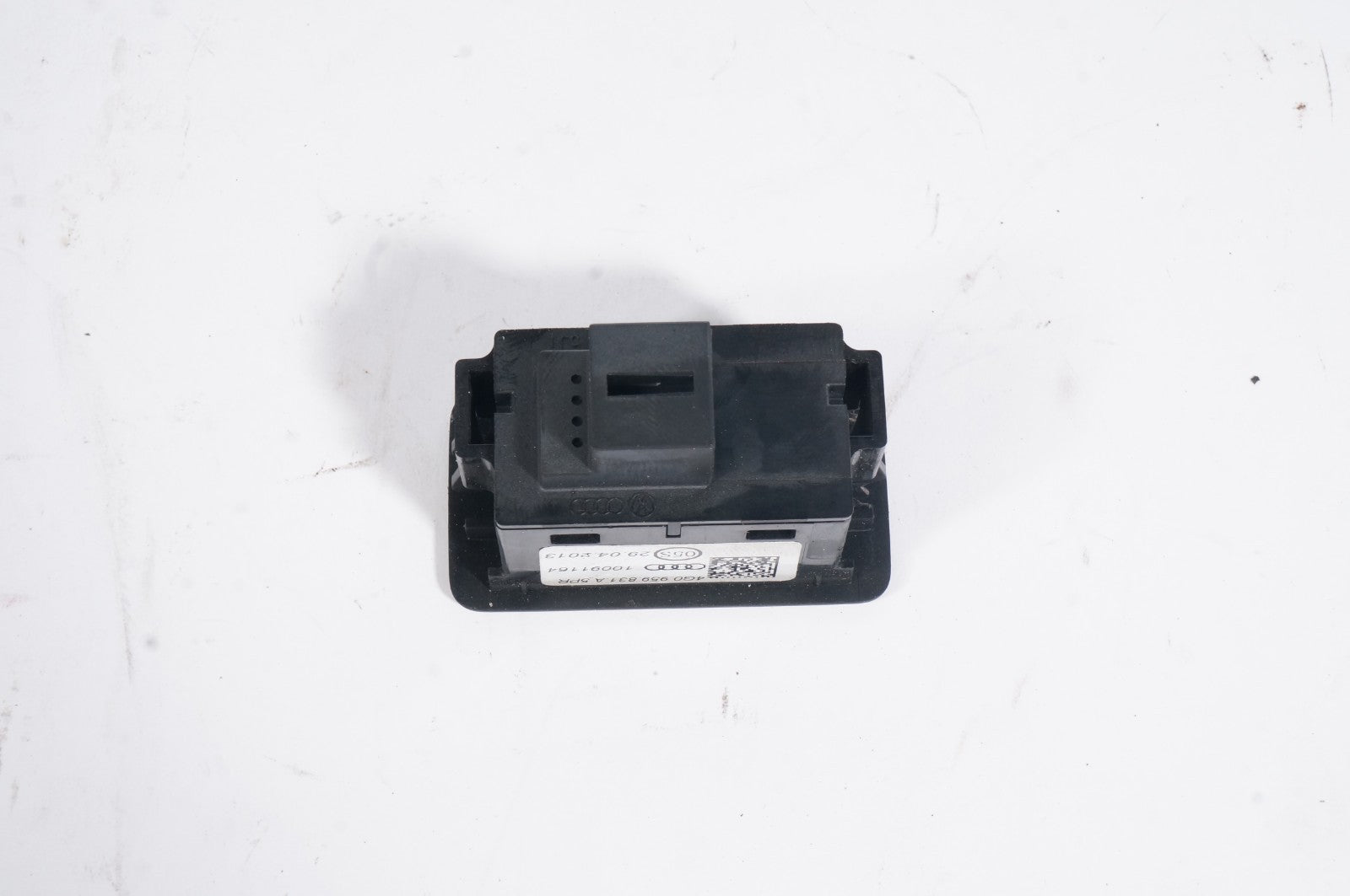 2012 - 2017 AUDI A7 TAILGATE LIFTGATE BACK DOOR RELEASE SWITCH BUTTON OEM