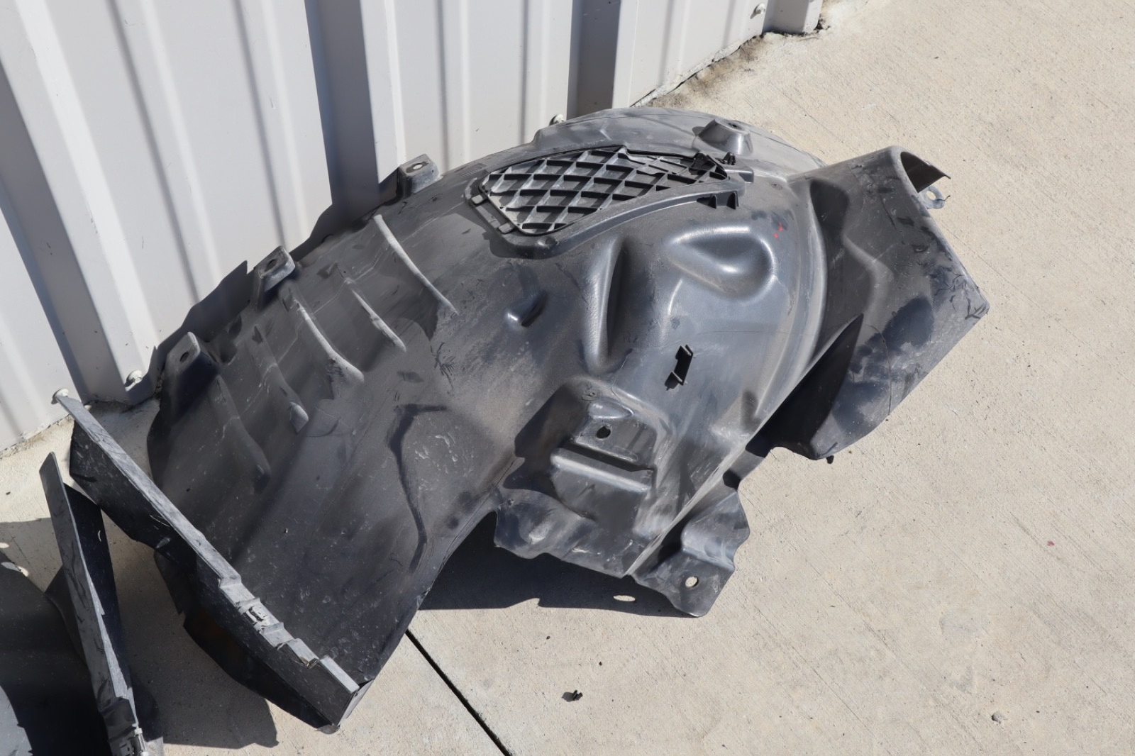14-17 Mercedes W207 E350 Coupe Front Left Side Fender Liner Splash Shield OEM