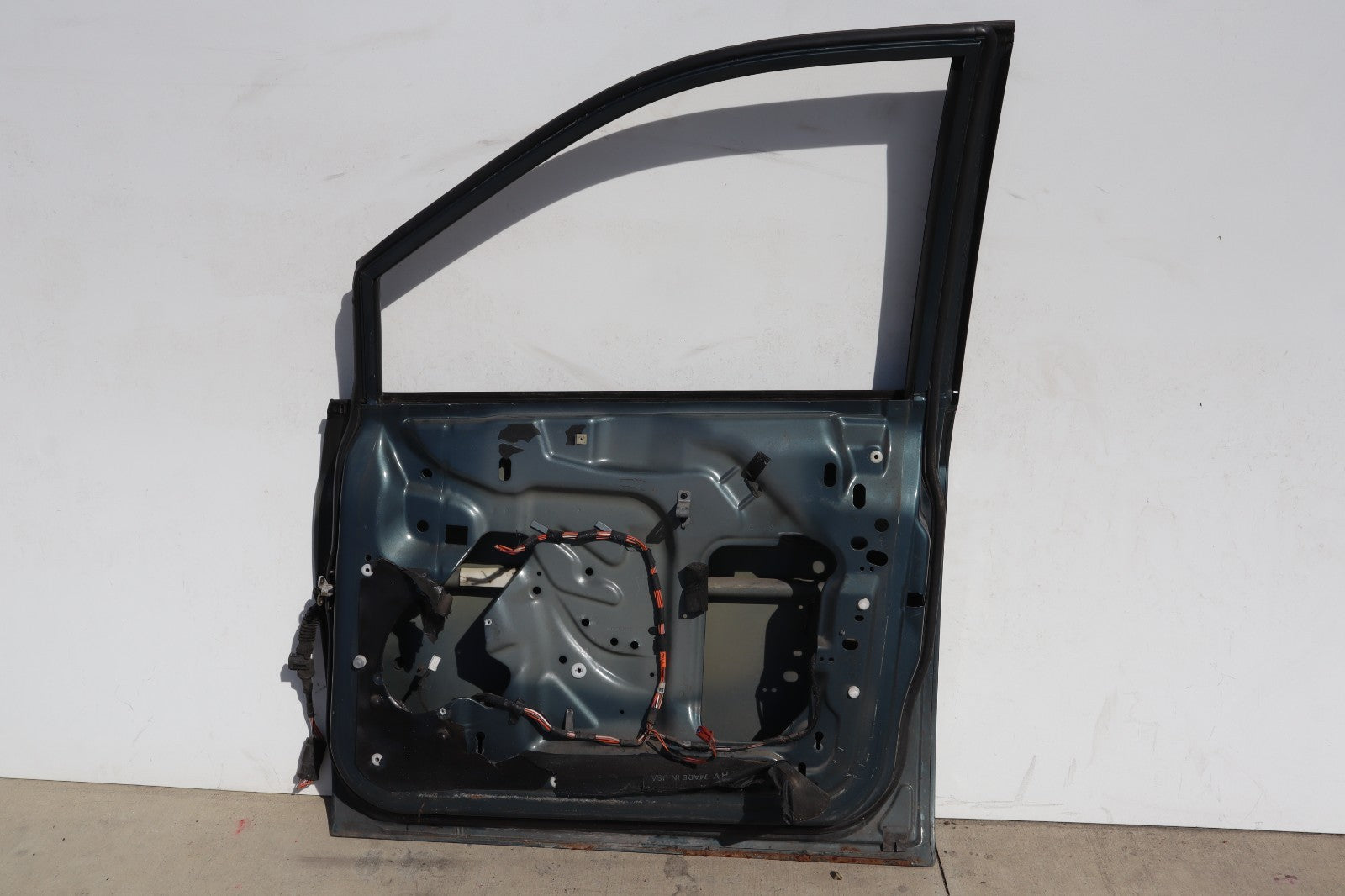 2001-2003 CHRYSLER TOWN & COUNTRY FRONT RIGHT DOOR SHELL OEM ONLY PICK UP!!!
