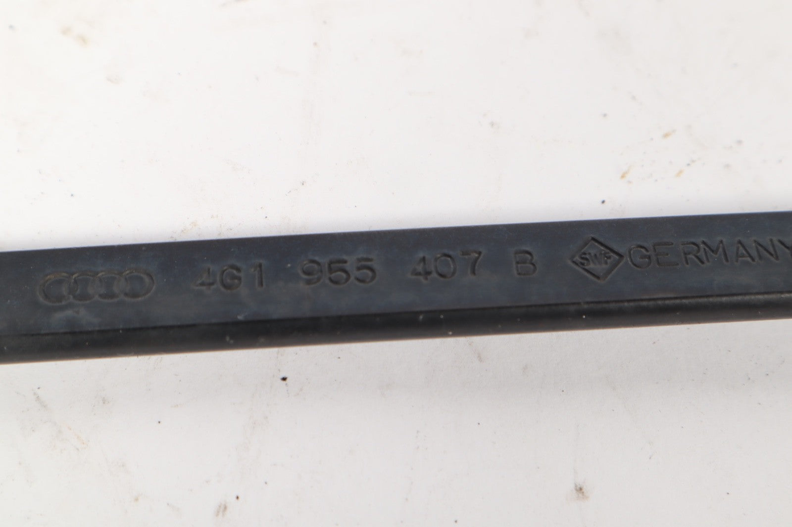 2012-2018 Audi A7 Quattro Front Left & Right Windshield Wiper Arm Set OEM