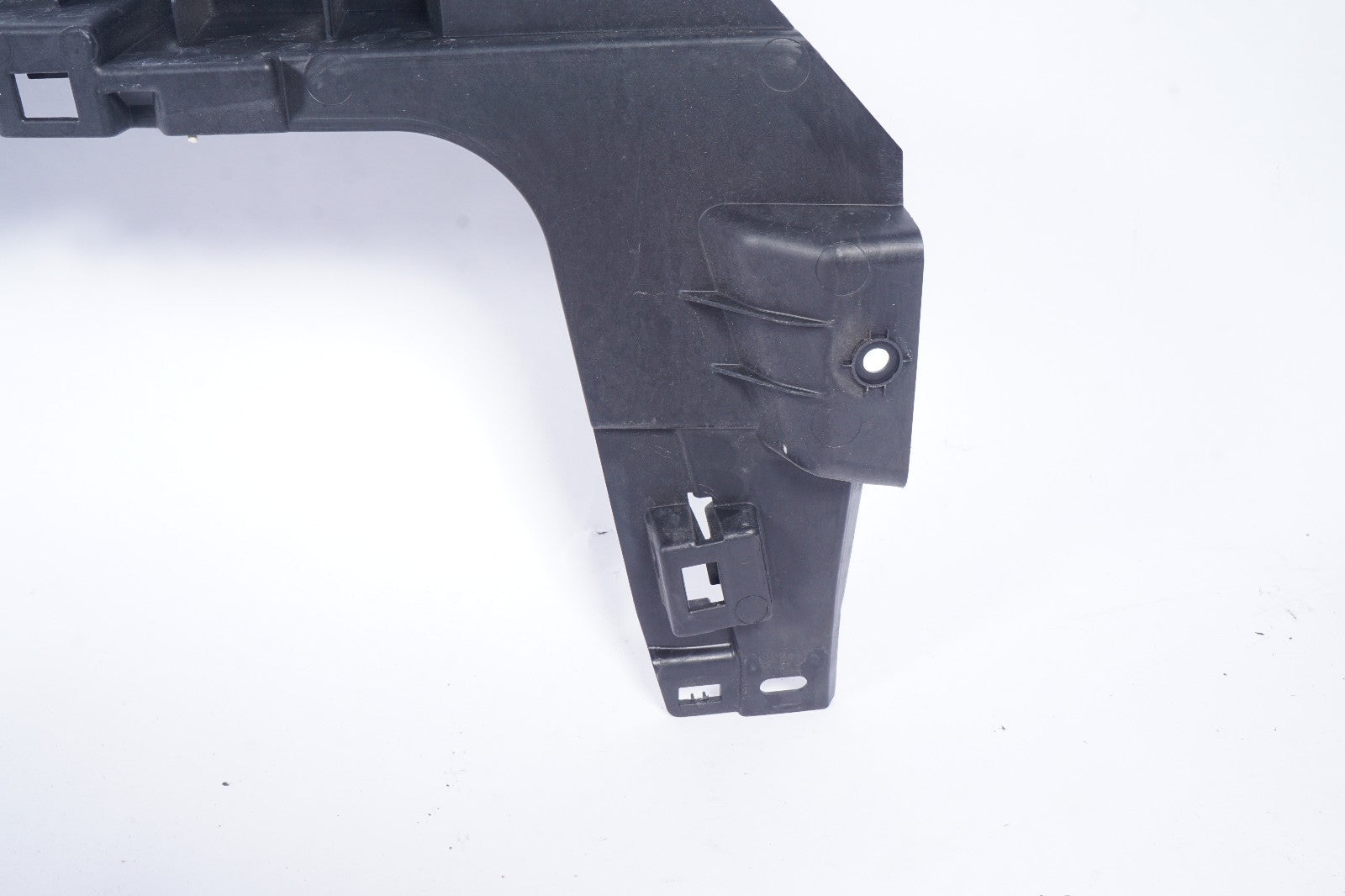 2018 - 2025 ALFA ROMEO STELVIO REAR BUMPER CENTER MOUNT BRACKET OEM 50535870