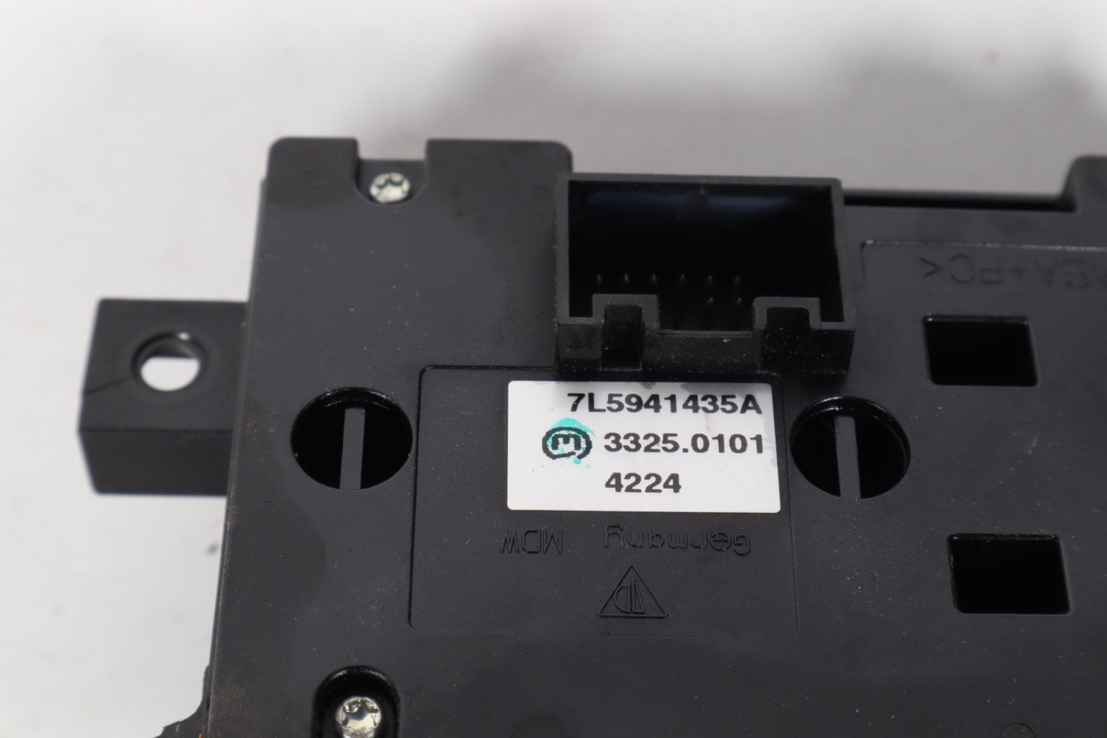 2003-2006 Porsche Cayenne Suspension Control Switch (7L5941435A)