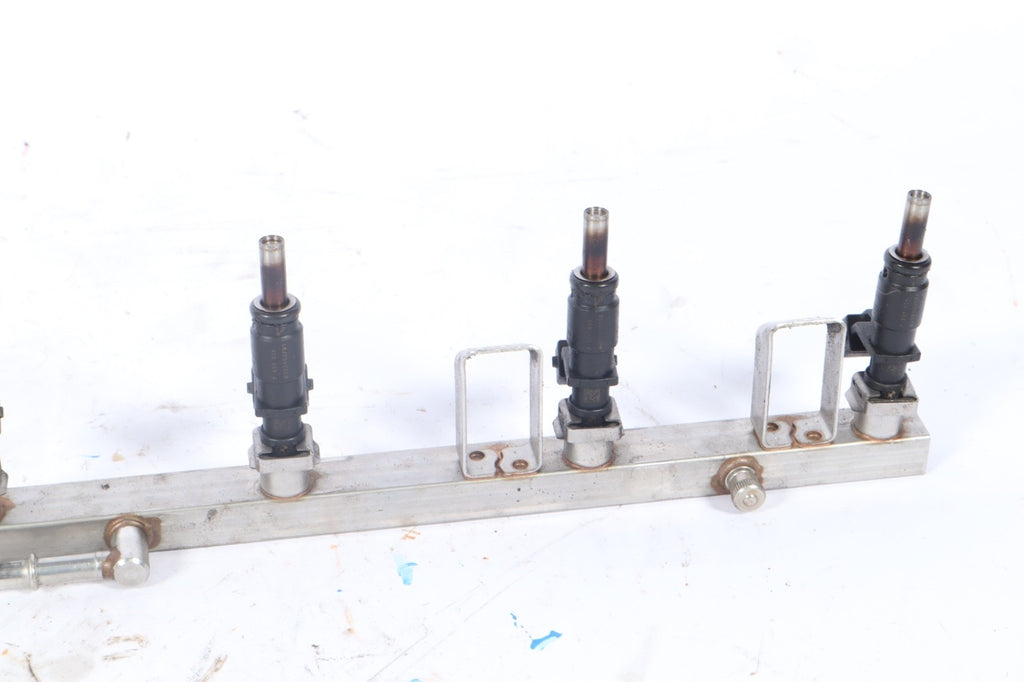 BMW  X3 X5 Z4 328i 328xi 528i ENGINE FUEL INJECTOR RAIL WITH INJECTORS OEM